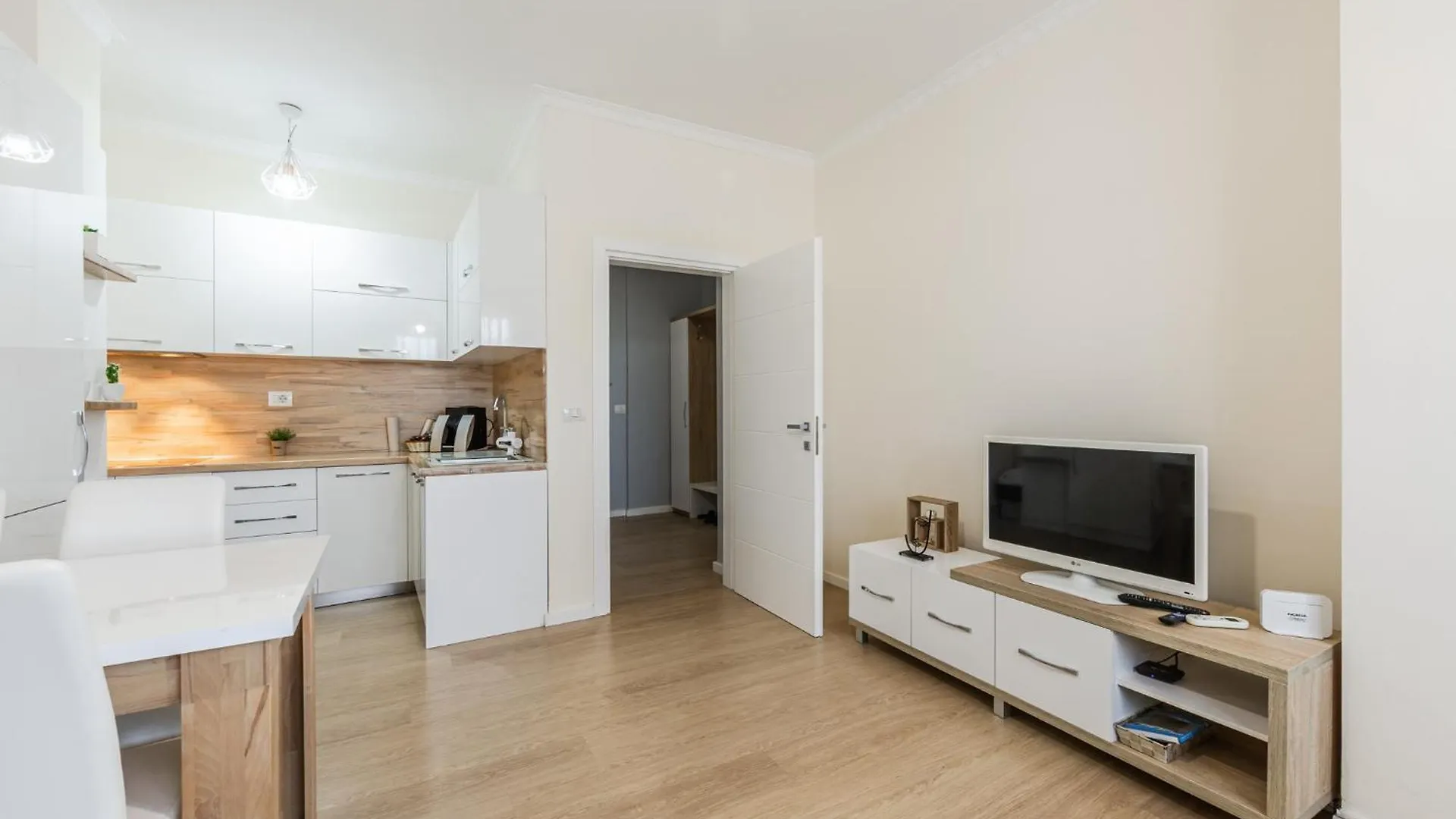 Apartment Peaceful Condo In City Center Durrës