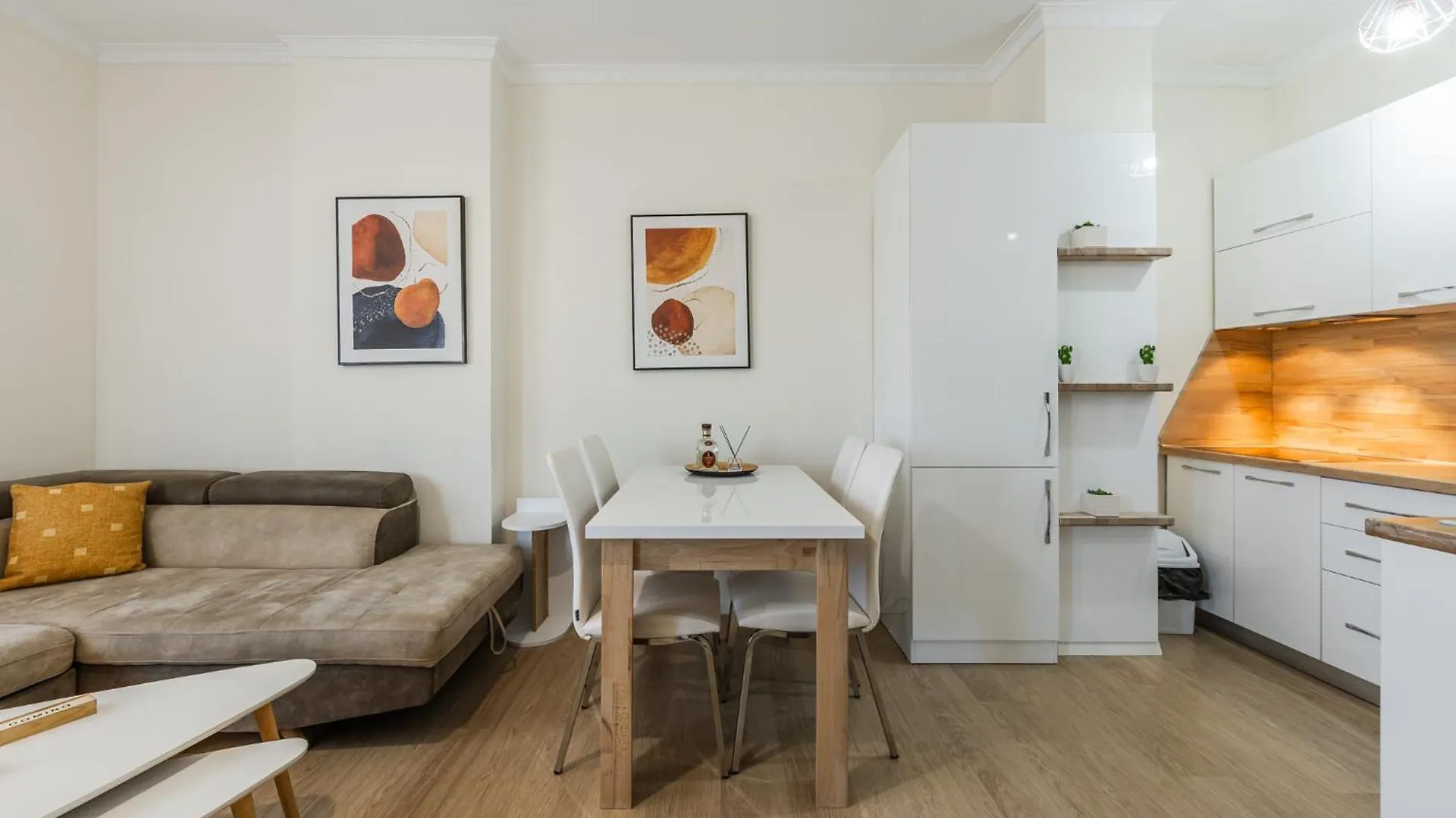 Peaceful Condo In City Center Δυρράχιο