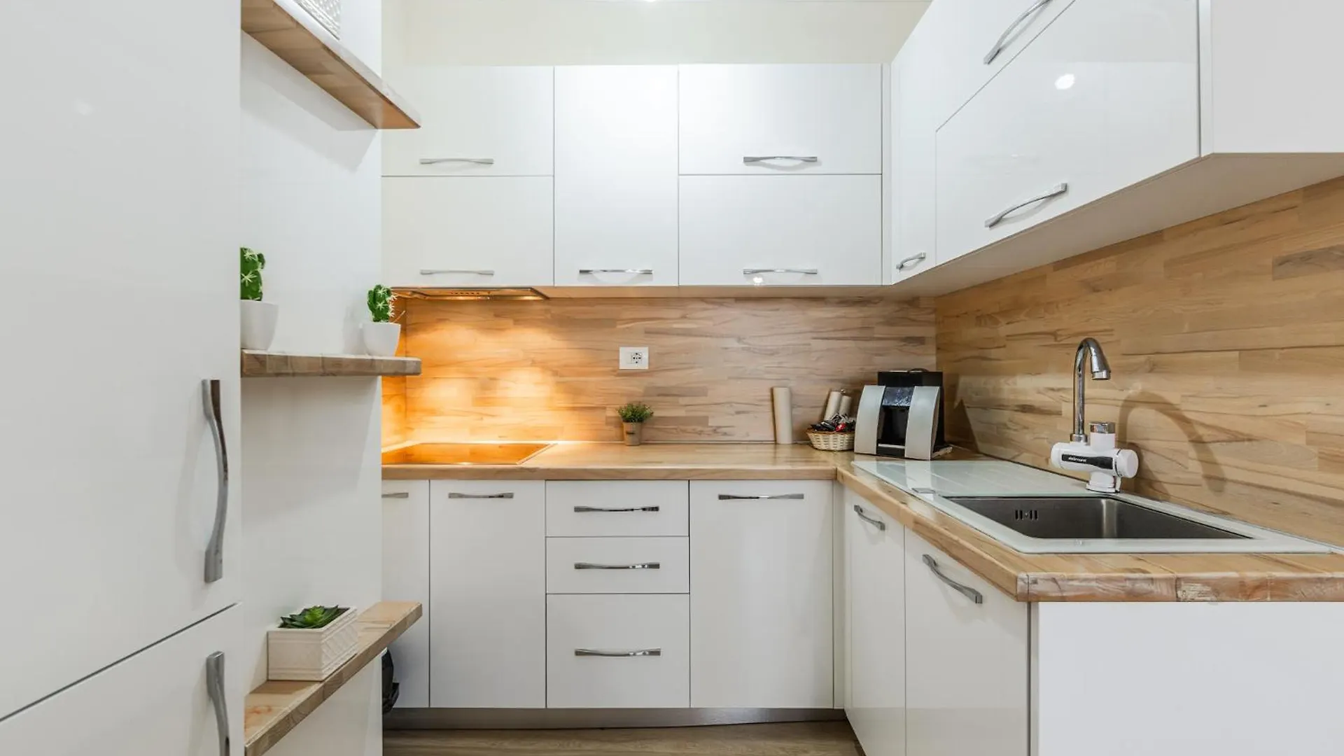 Peaceful Condo In City Center Δυρράχιο