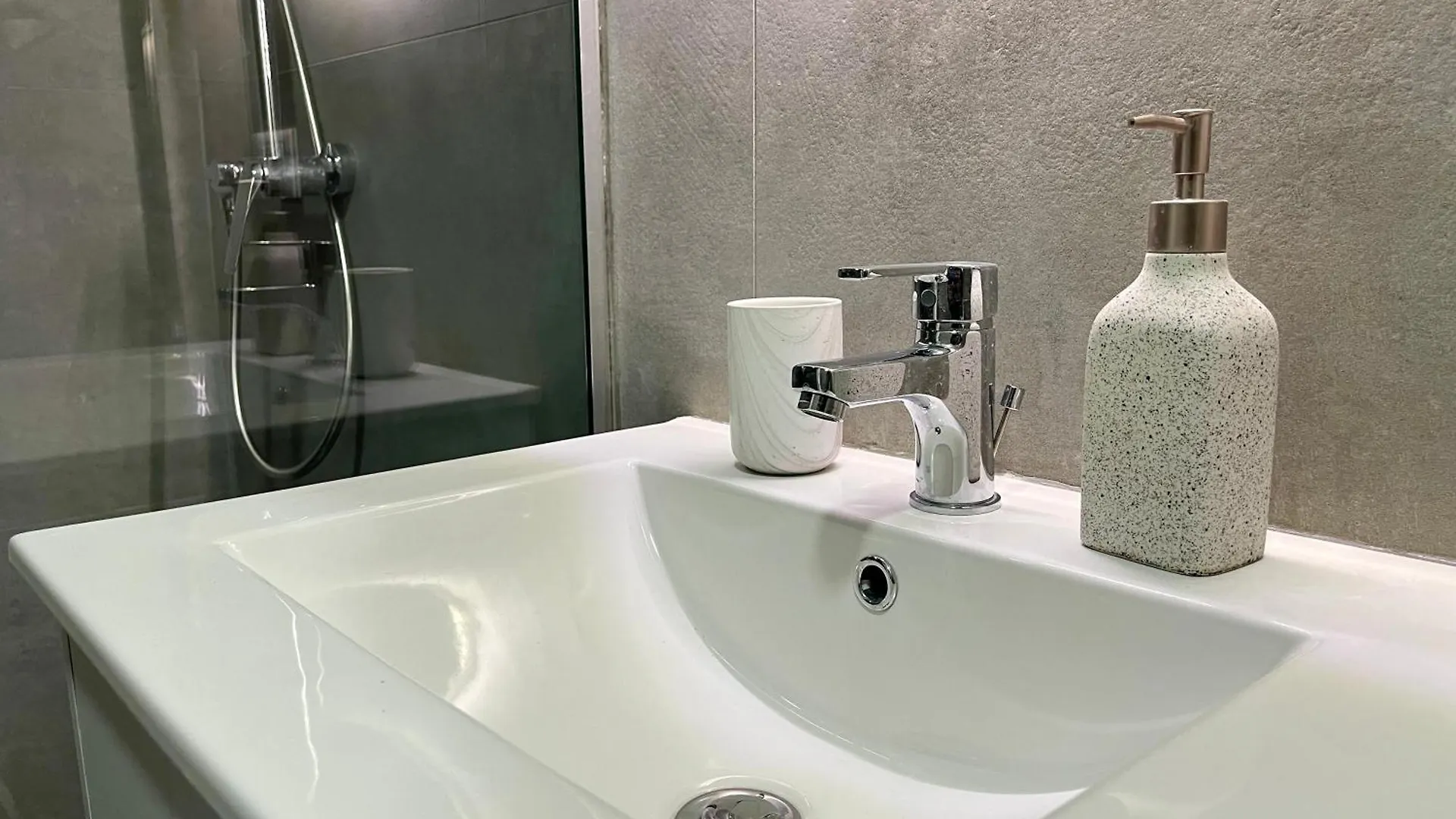 Apartment Peaceful Condo In City Center Durres